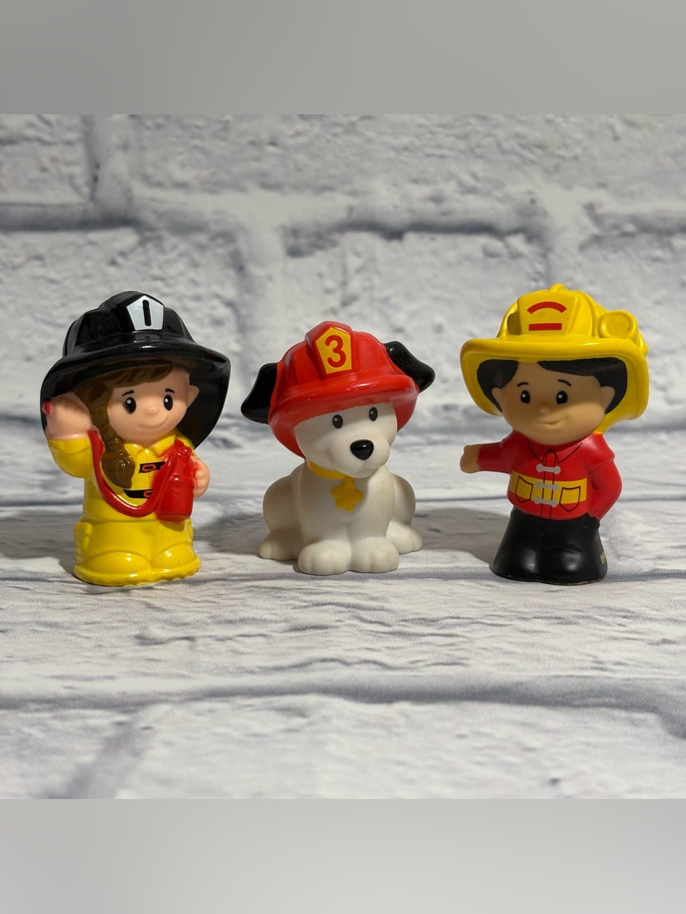 Fisher Price Little People 2012/2014 firefighters & fire station dog